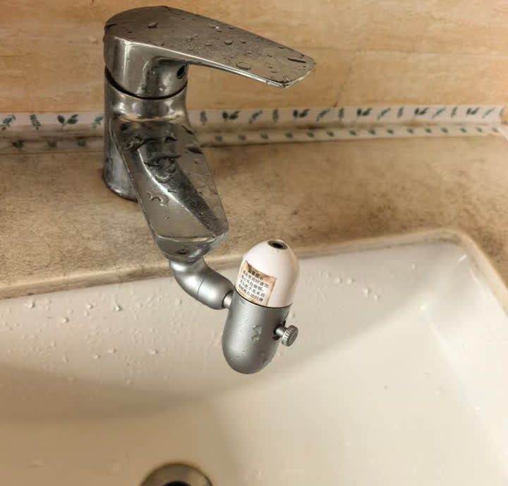 旋转白色头部切换水雾模式